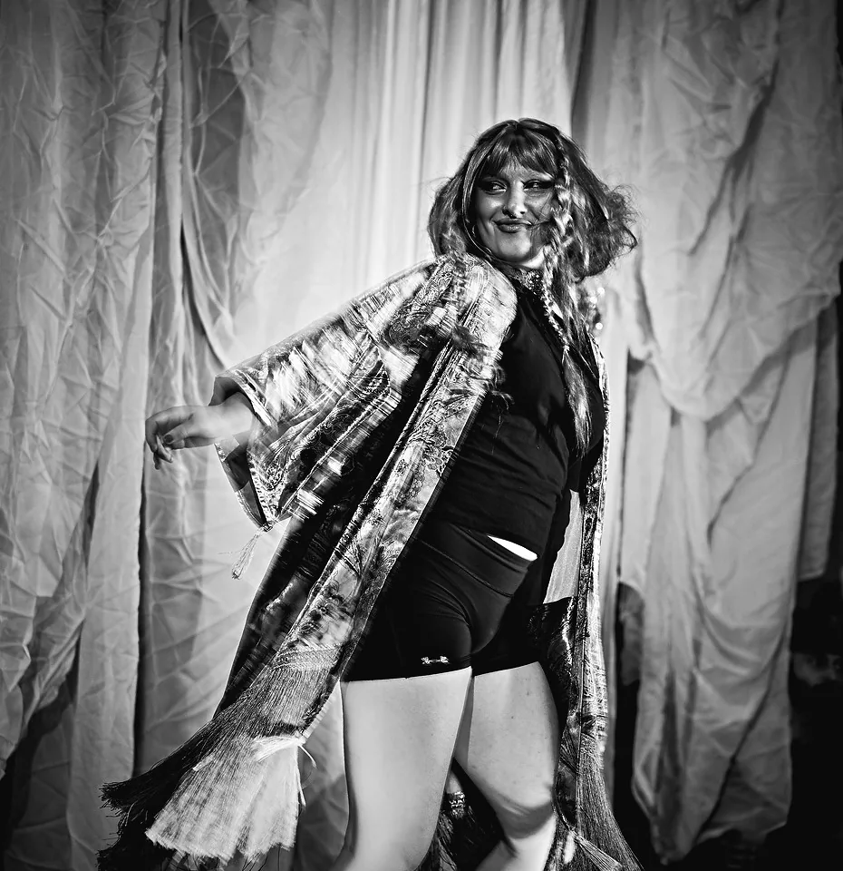 Fringed robe, in black and white